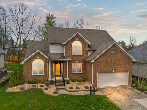 999 Forest Lake Dr, Lexington, KY 40515