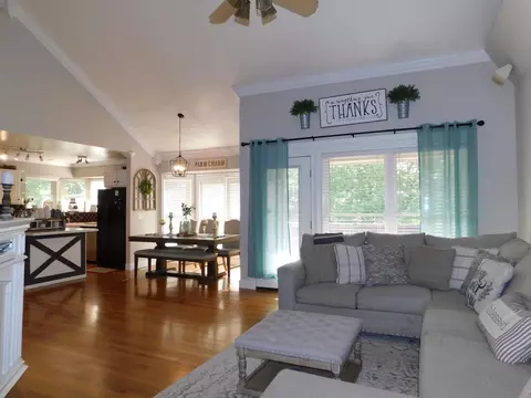 Living - 1100 Coldiron Hts, Baxter, KY 40806 photo 6 of 43
