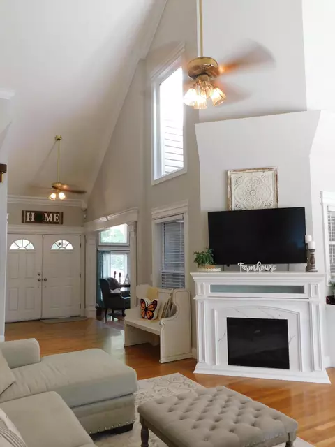 Living - 1100 Coldiron Hts, Baxter, KY 40806 photo 5 of 43