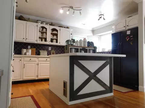 Kitchen - 1100 Coldiron Hts, Baxter, KY 40806 photo 5 of 14