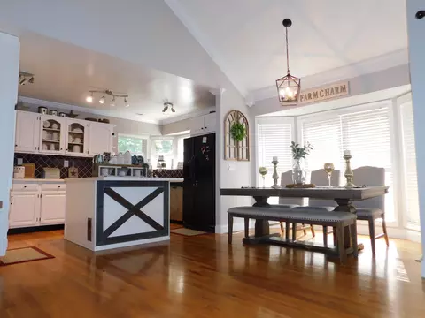 Kitchen - 1100 Coldiron Hts, Baxter, KY 40806 photo 12 of 14