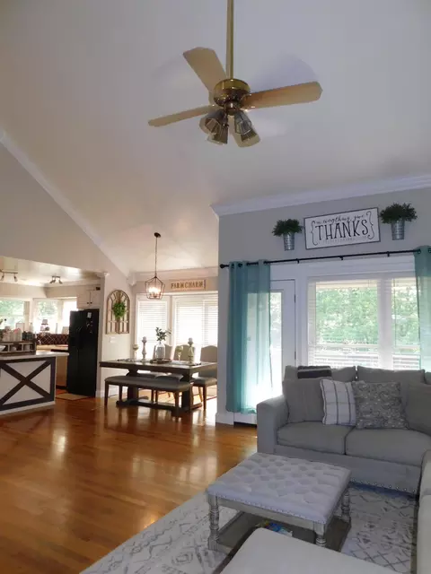 Living - 1100 Coldiron Hts, Baxter, KY 40806 photo 7 of 43
