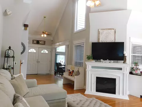 Living - 1100 Coldiron Hts, Baxter, KY 40806 photo 3 of 43