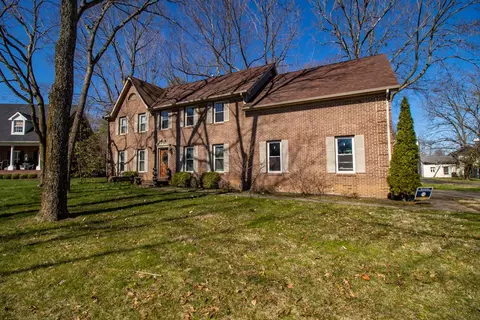 2001 Wyndamere Ln, Paris, KY 40361