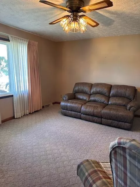 Living - 554 Forego Trl, Corbin, KY 40701 photo 3 of 3