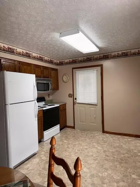 Kitchen - 554 Forego Trl, Corbin, KY 40701 photo 3 of 7