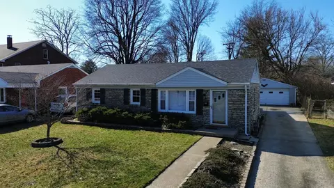 386 Stratford Dr, Lexington, KY 40503
