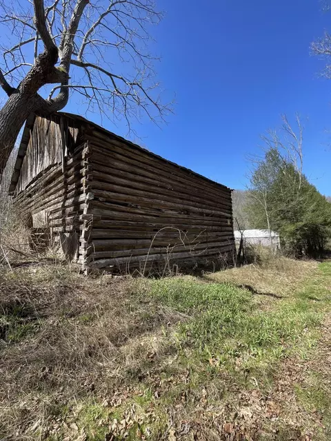 3 Walkers Branch Rd # A, Sand Gap, KY 40481