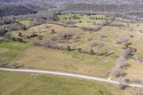 433 Bowman Rd, Versailles, KY 40383 photo 2