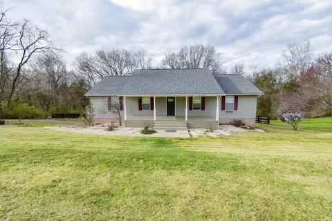 152 Shawnee Dr, Paint Lick, KY 40461