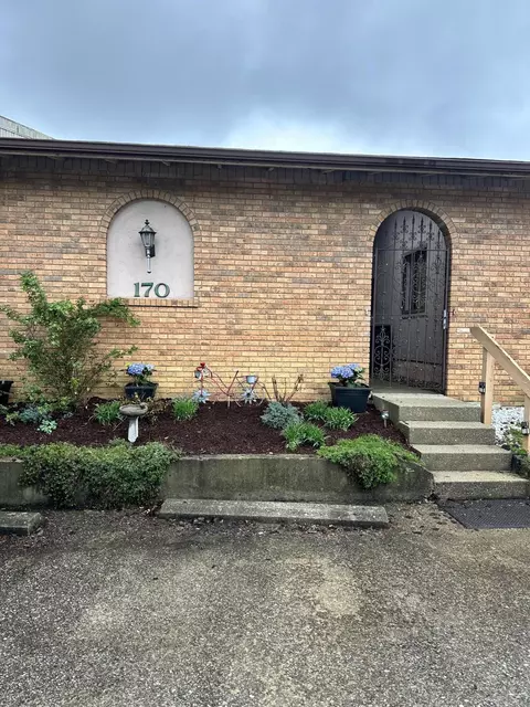 170 Woodgate Rd, Frankfort, KY 40601