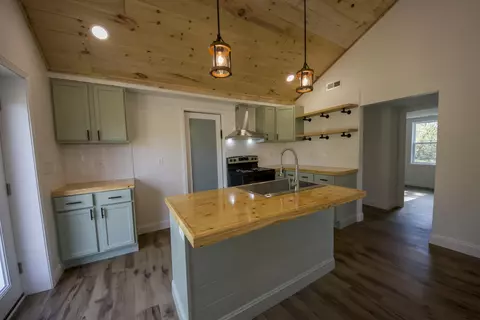 2020 Two Mile Rd, Winchester, KY 40391