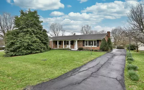 110 Bayberry Rd, Versailles, KY 40383