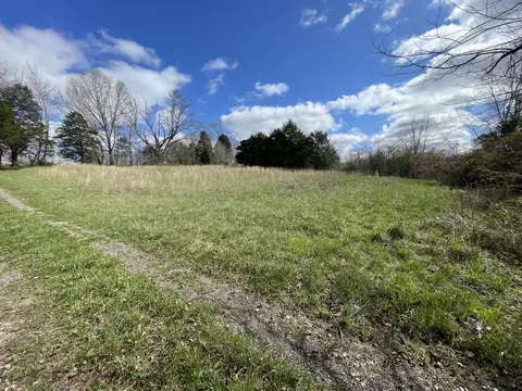 228 Indian Trail Rd, Russell Springs, KY 42642