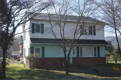 801 Winchester Ave, Middlesboro, KY 40965