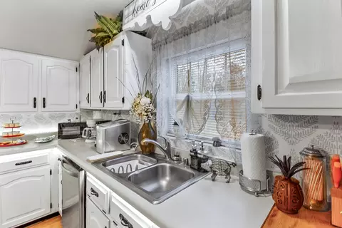Kitchen - 265 Owen Rd, Lily, KY 40740 photo 3 of 5