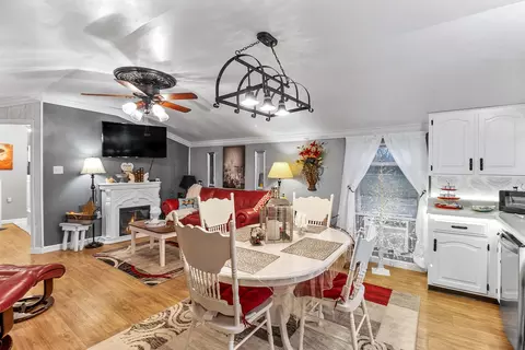 Dining - 265 Owen Rd, Lily, KY 40740 photo 2 of 2