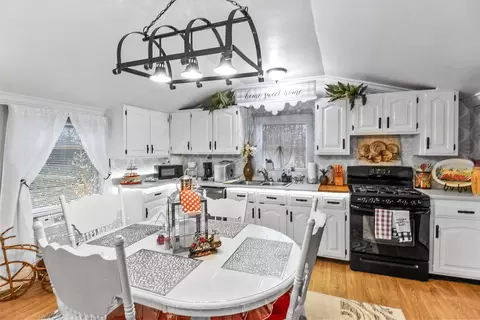 Kitchen - 265 Owen Rd, Lily, KY 40740 photo 5 of 5