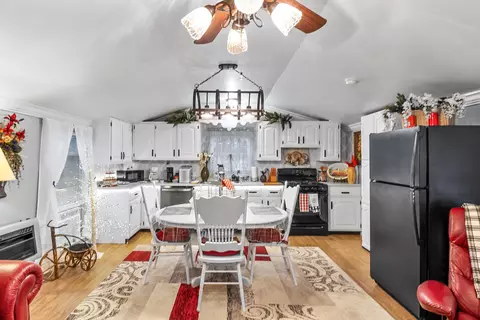 Kitchen - 265 Owen Rd, Lily, KY 40740 photo 2 of 5