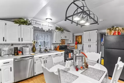 Kitchen - 265 Owen Rd, Lily, KY 40740 photo 4 of 5