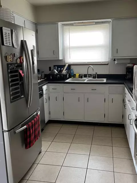 Kitchen - 517 Patterson Rd, Yosemite, KY 42566 photo 2 of 2