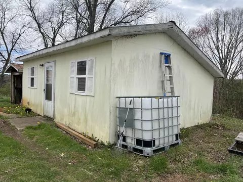 Exterior - 517 Patterson Rd, Yosemite, KY 42566 photo 8 of 12