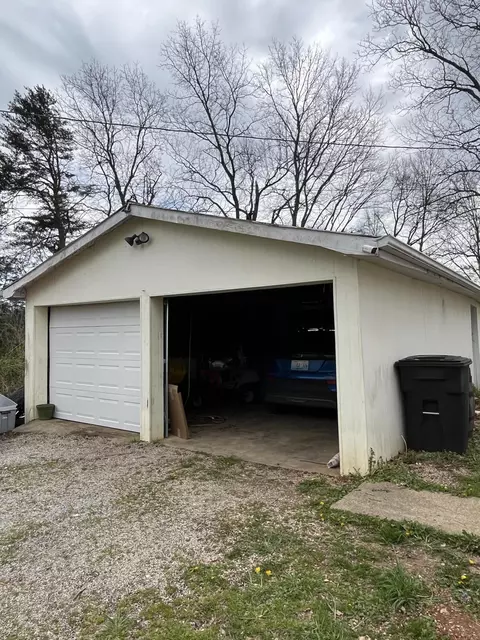 Exterior - 517 Patterson Rd, Yosemite, KY 42566 photo 5 of 12