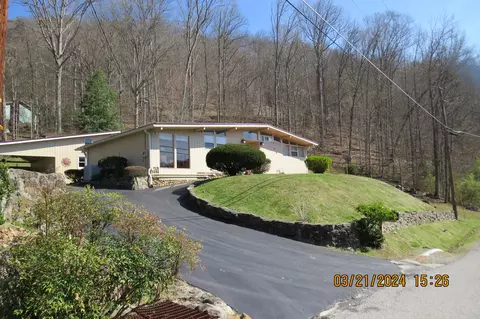 176 Edward Dr, Harlan, KY 40831