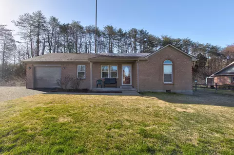 77 Vine St, Stanton, KY 40380
