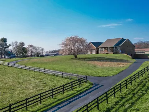 204 Greenbriar Rd, Waynesburg, KY 40489