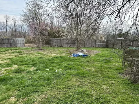 Exterior - 623 Bybee Rd, Waco, KY 40385 photo 8 of 11