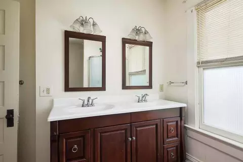 Bath - 205 Chambers Ave, Georgetown, KY 40324 photo 2 of 3
