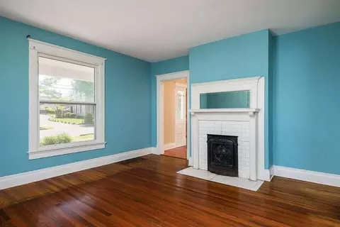 Living - 205 Chambers Ave, Georgetown, KY 40324 photo 2 of 5