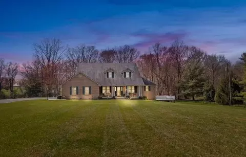 151 Paul Jones Dr, Russell Springs, KY 42642