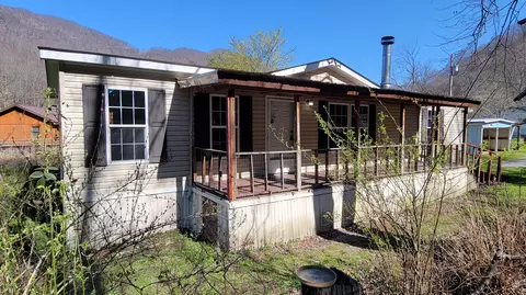 26 Cotes Rd, Evarts, KY 40828