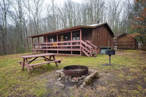 198 Sunrise Dr, Campton, KY 41301