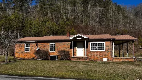 1523 Ky 718, Walker, KY 40997