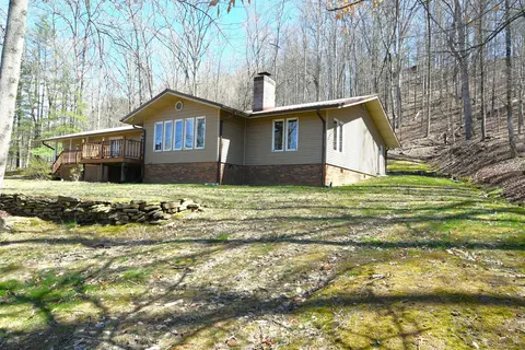 Exterior - 824 Fraley Dr, Morehead, KY 40351 photo 2 of 5