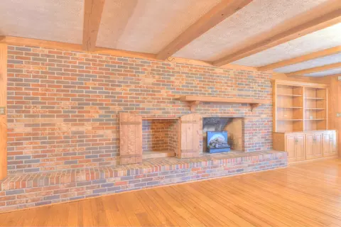 Living - 824 Fraley Dr, Morehead, KY 40351 photo 2 of 3