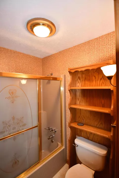 Bath - 824 Fraley Dr, Morehead, KY 40351 photo 1 of 5