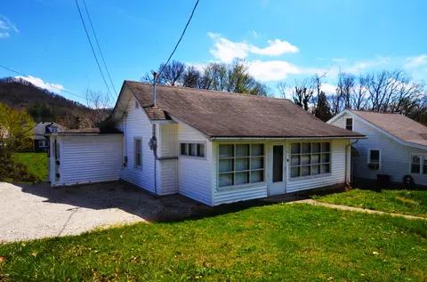 410 Riddell Ct, Irvine, KY 40336
