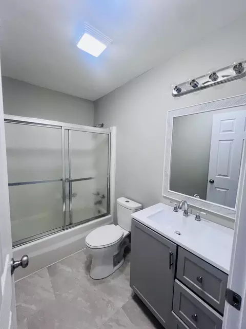Bath - 305 Maple St, Corbin, KY 40701 photo 5 of 6