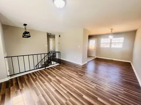 Living - 305 Maple St, Corbin, KY 40701 photo 1 of 1