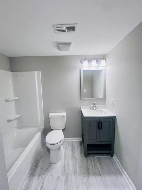 Bath - 305 Maple St, Corbin, KY 40701 photo 2 of 6