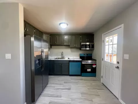 Kitchen - 305 Maple St, Corbin, KY 40701 photo 2 of 2