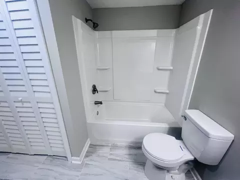Bath - 305 Maple St, Corbin, KY 40701 photo 3 of 6
