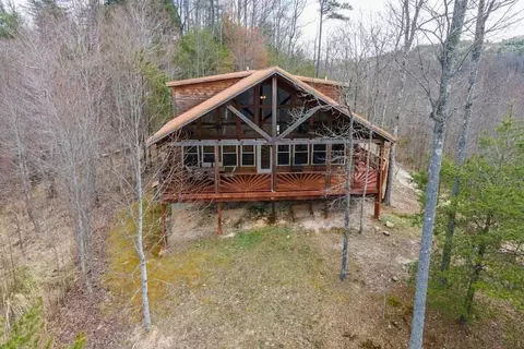 1500 Carabiner Cir, Stanton, KY 40380