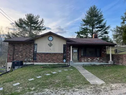 1443 Sandhill Rd, Irvine, KY 40336
