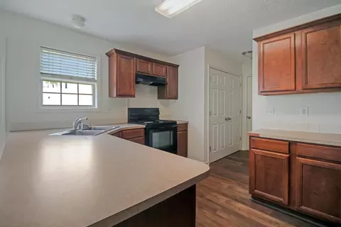 Kitchen - 137 Warren Pass, Georgetown, KY 40324 photo 2 of 2