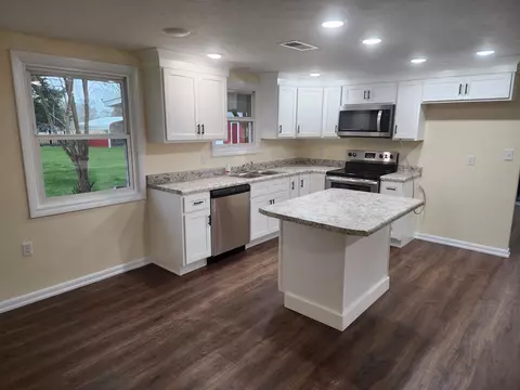 Kitchen - 990 Estesburg Rd, Eubank, KY 42567 photo 1 of 5